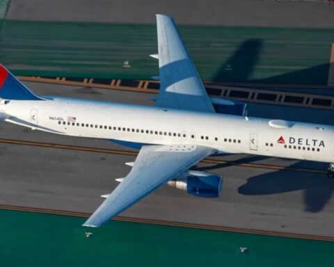 Delta Flight 1329 Emergency Landing Jacksonville