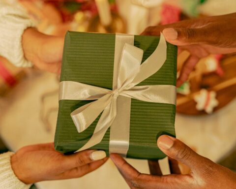 A Complete Guide to Sending Authentic Indian Presents in the USA