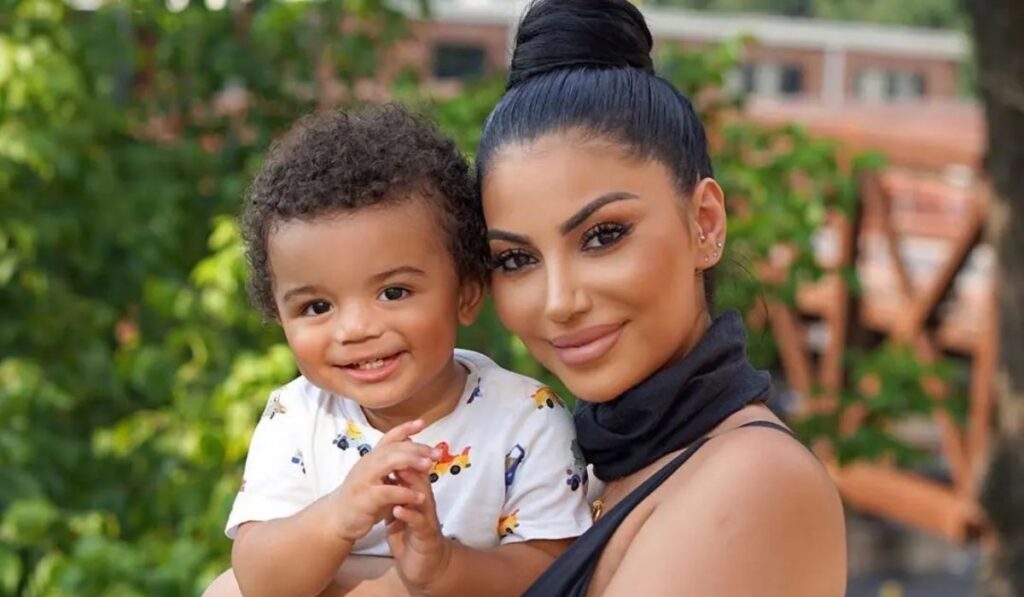 Cashmere Saint Newton