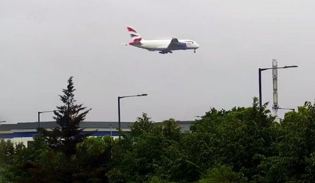 delta flight dl275 japan diversion lax